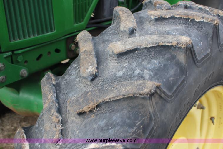 image for item L6635 2001 John Deere 7710 MFWD tractor