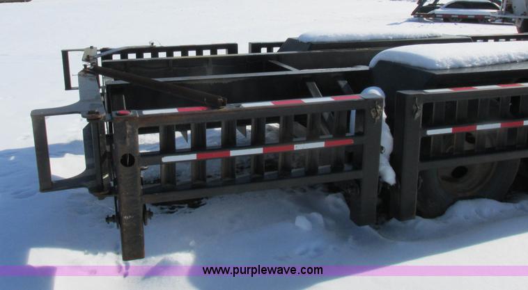 image for item Z9619 2006 Behnke Enterprises ag equipment trailer