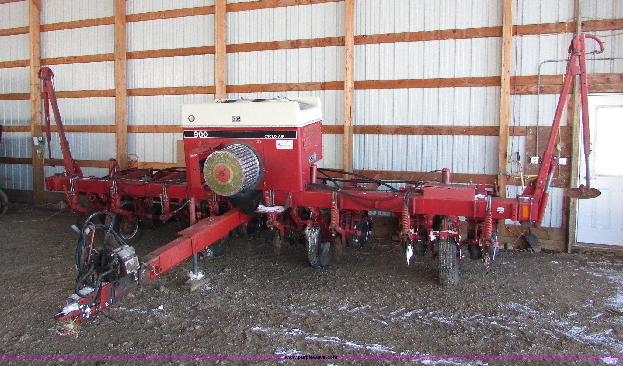 Case IH 900 Cyclo Air planter in Geddes, SD Item I6684 sold Purple Wave