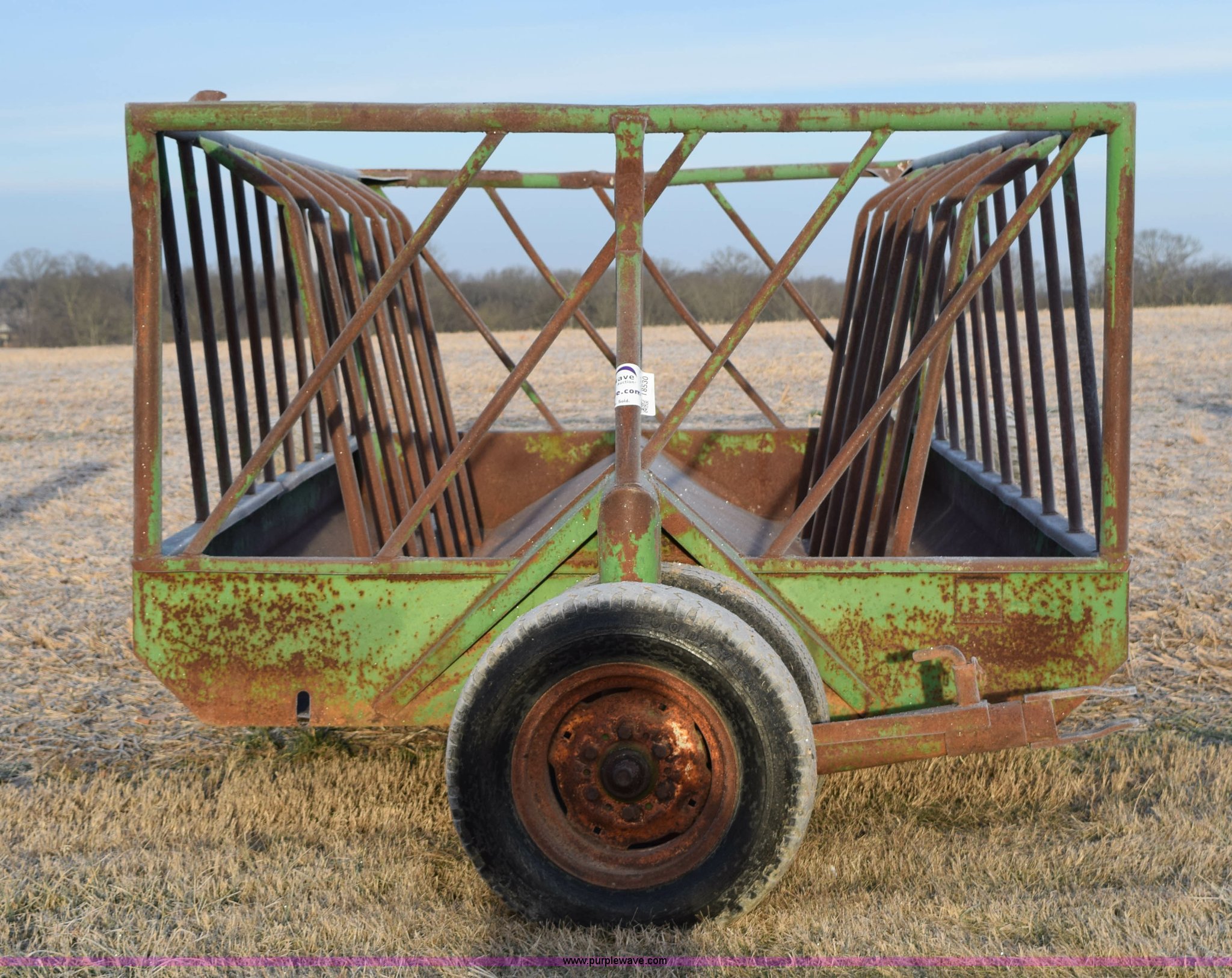 Hay feeder wagon in Riddleton, TN Item I8530 sold Purple Wave