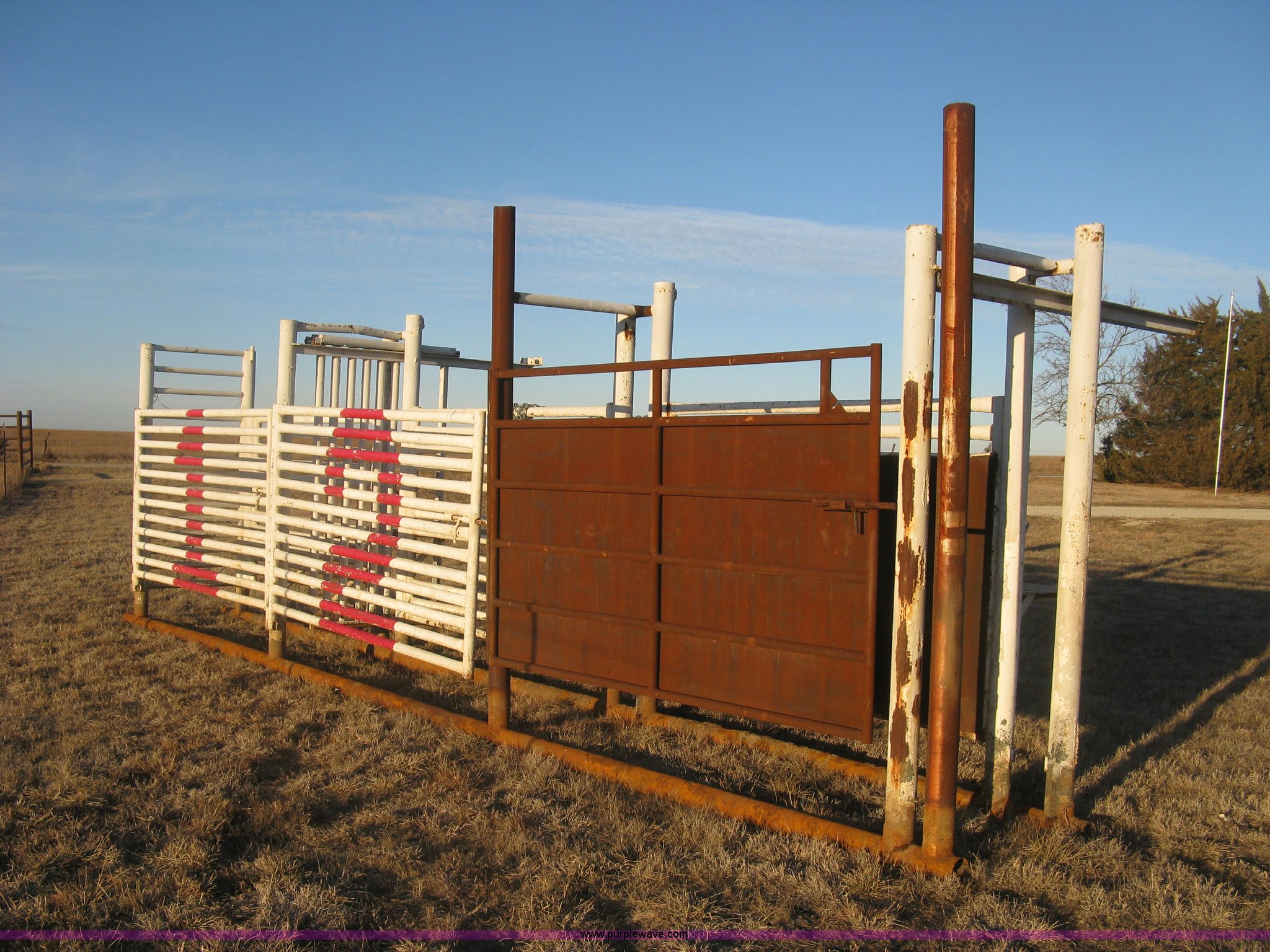 Shop built rodeo bucking chutes in Rock, KS Item K2778 sold Purple Wave