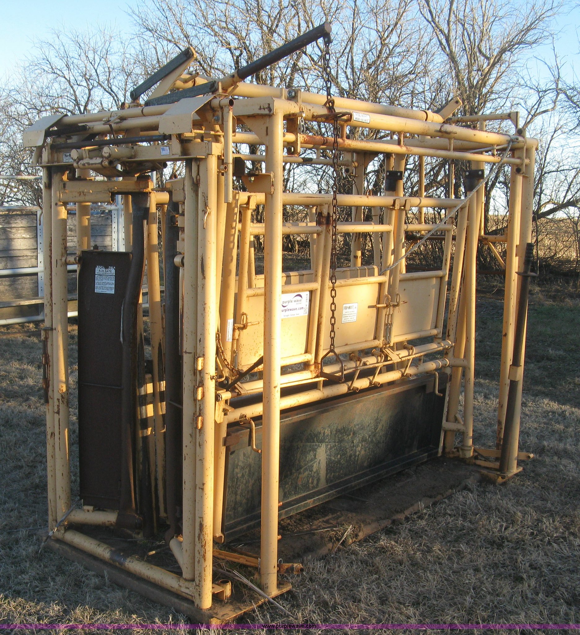 Squeeze Chute For Sale 2 TECO CATTLE SQUEEZE CHUTES FOR SALE (Fresno