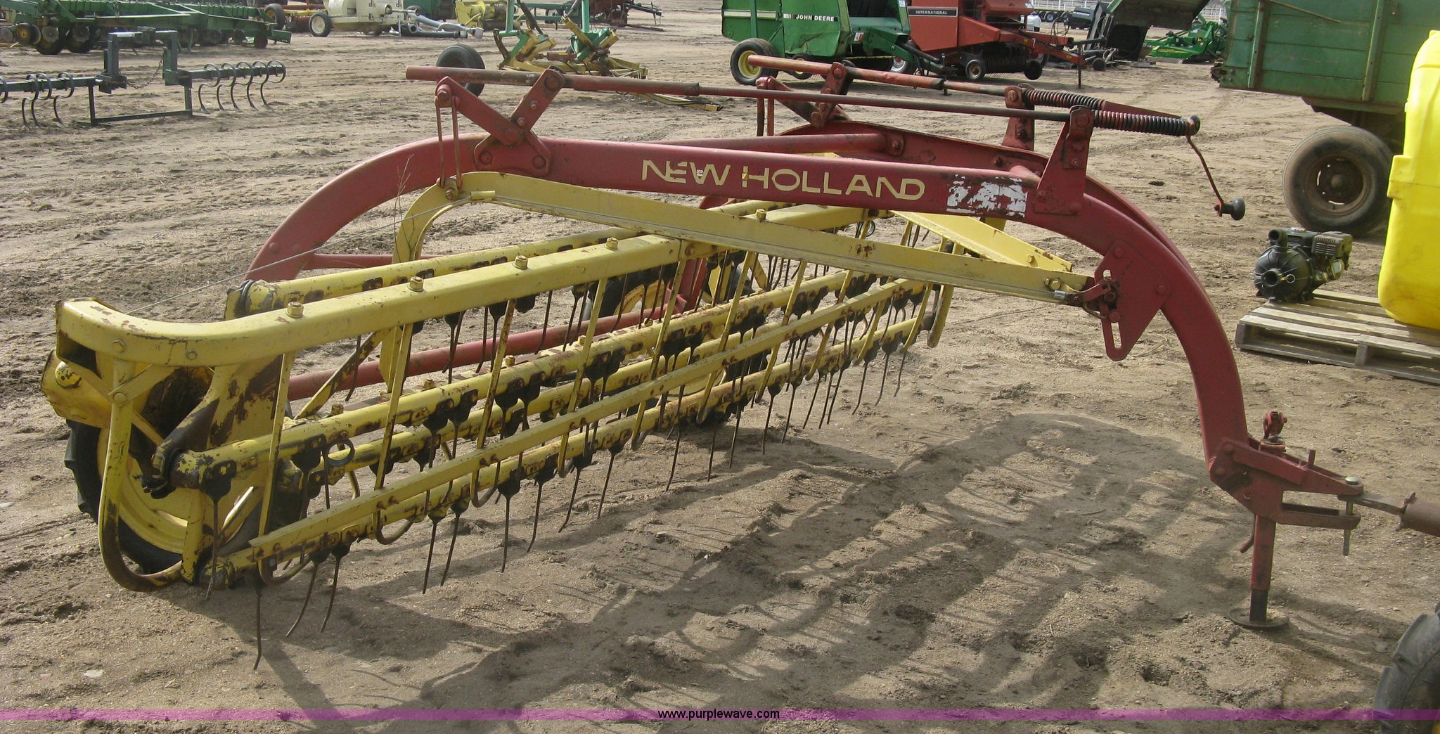 New Holland hay rakes with tandem hitch in Kinsley, KS Item K2910