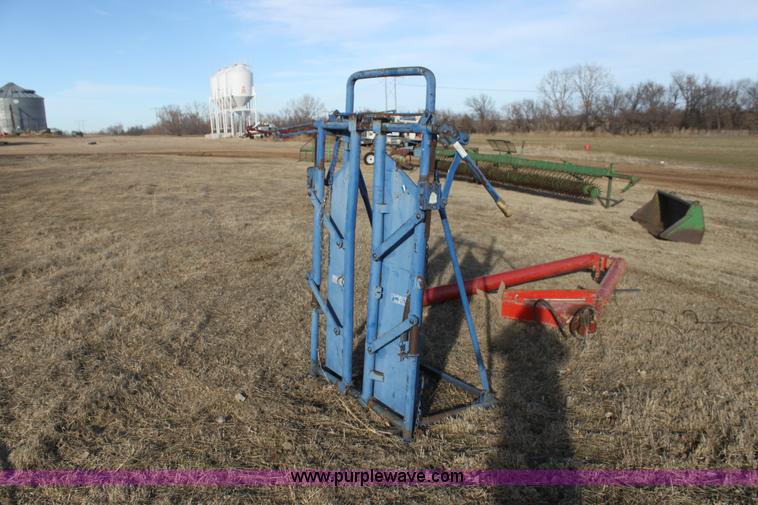 image for item BR9497 Priefert cattle head gate