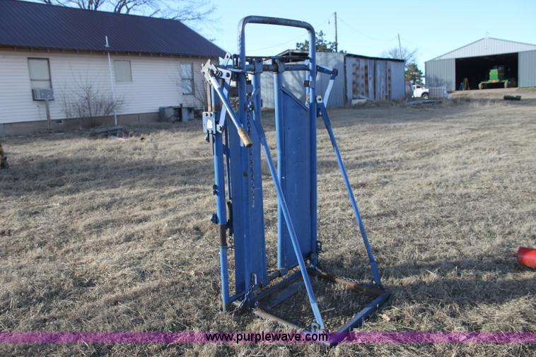 image for item BR9497 Priefert cattle head gate