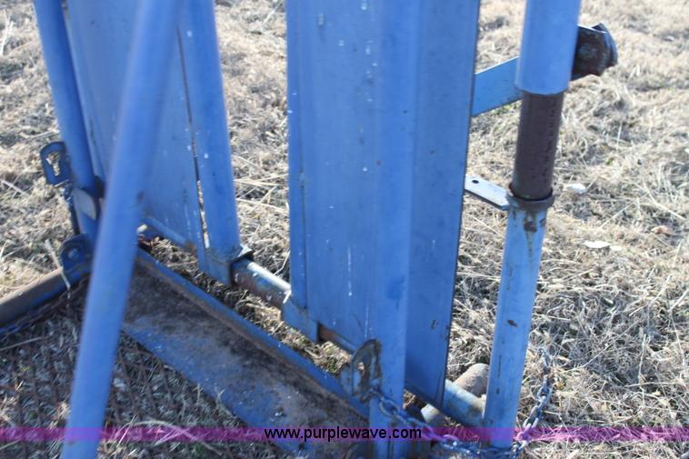 image for item BR9497 Priefert cattle head gate
