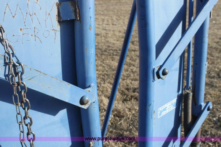 image for item BR9497 Priefert cattle head gate