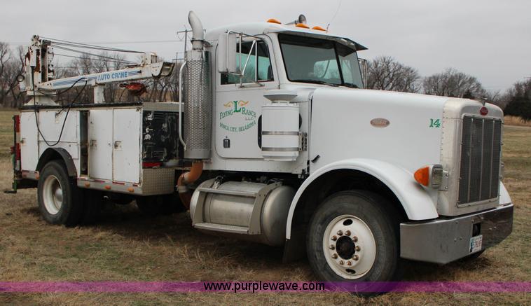 image for item F3457 2000 Peterbilt 378 service truck