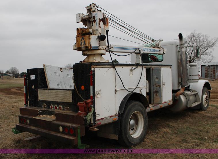 image for item F3457 2000 Peterbilt 378 service truck
