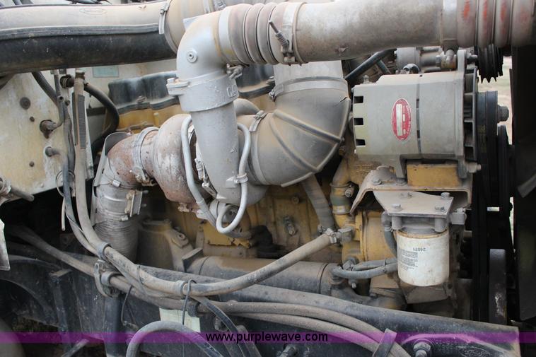 image for item F3457 2000 Peterbilt 378 service truck