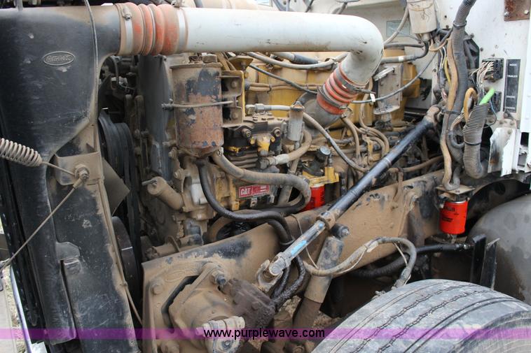 image for item F3457 2000 Peterbilt 378 service truck