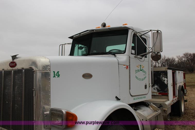 image for item F3457 2000 Peterbilt 378 service truck