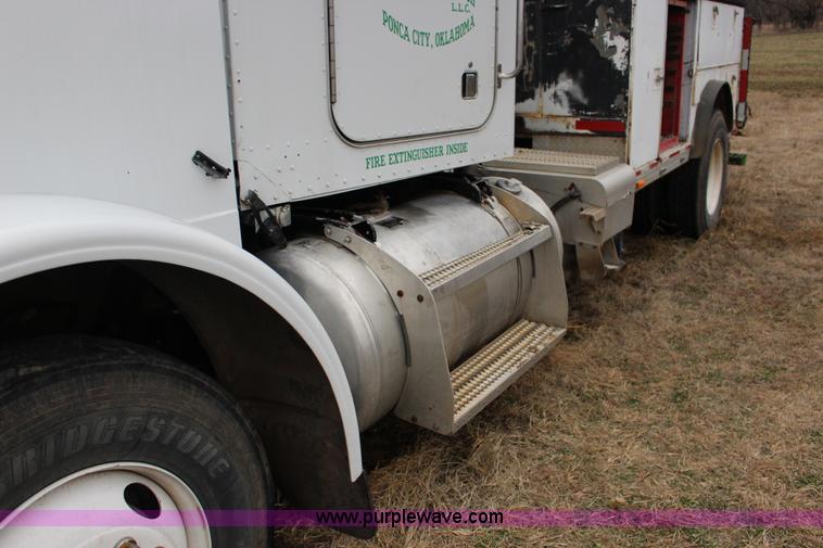 image for item F3457 2000 Peterbilt 378 service truck