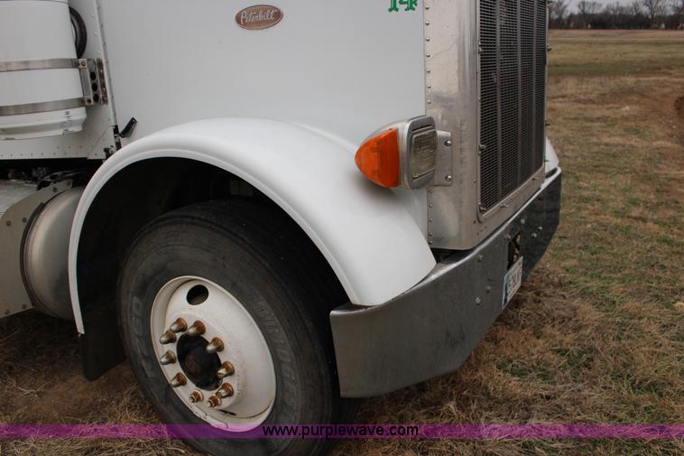 image for item F3457 2000 Peterbilt 378 service truck