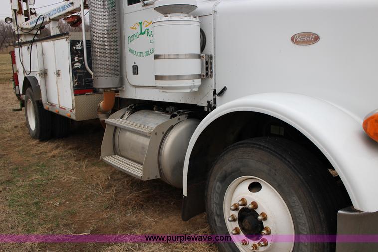 image for item F3457 2000 Peterbilt 378 service truck