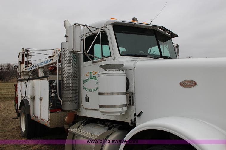 image for item F3457 2000 Peterbilt 378 service truck