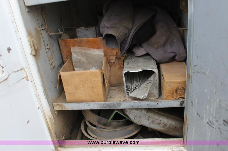 image for item F3457 2000 Peterbilt 378 service truck