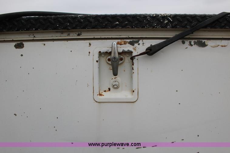 image for item F3457 2000 Peterbilt 378 service truck