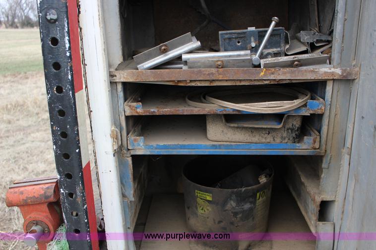 image for item F3457 2000 Peterbilt 378 service truck