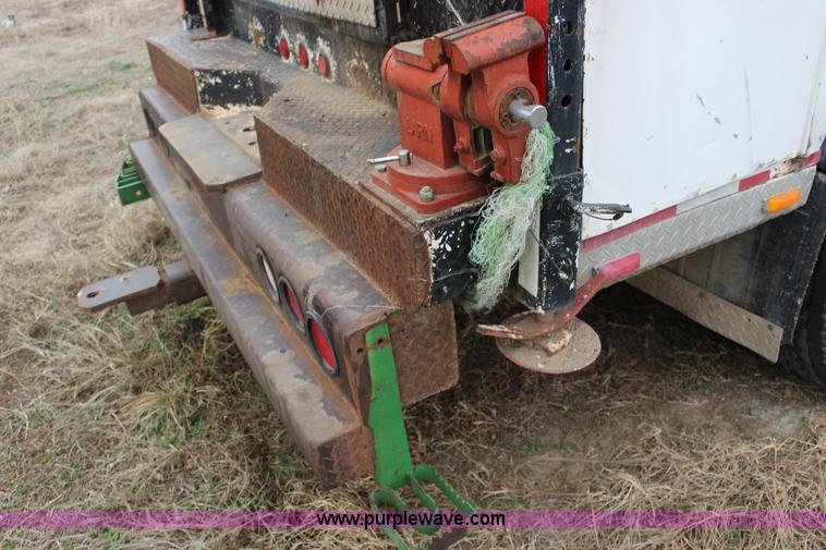 image for item F3457 2000 Peterbilt 378 service truck