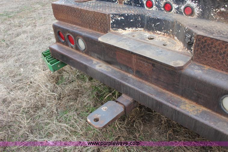 image for item F3457 2000 Peterbilt 378 service truck