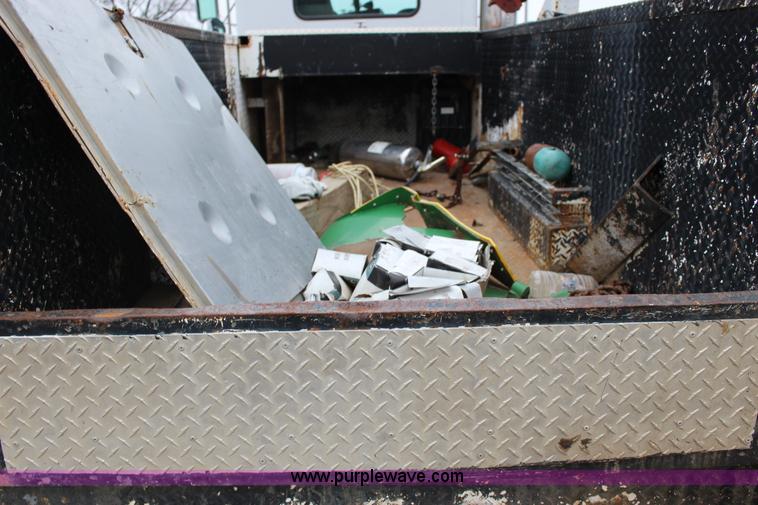 image for item F3457 2000 Peterbilt 378 service truck