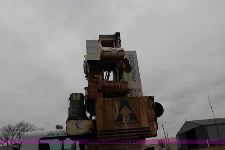 image for item F3457 2000 Peterbilt 378 service truck