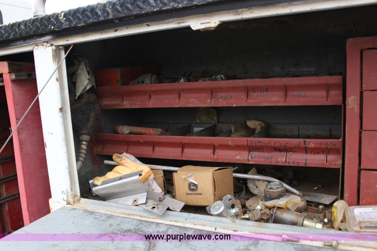 image for item F3457 2000 Peterbilt 378 service truck