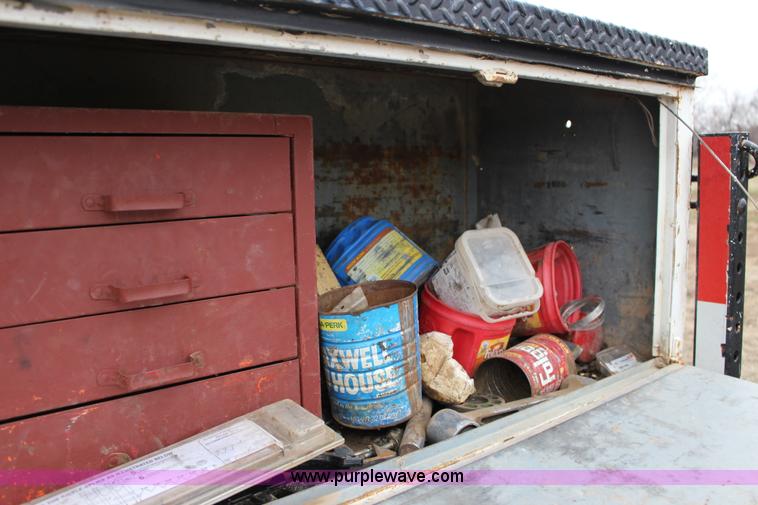 image for item F3457 2000 Peterbilt 378 service truck