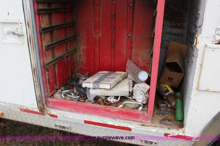 image for item F3457 2000 Peterbilt 378 service truck