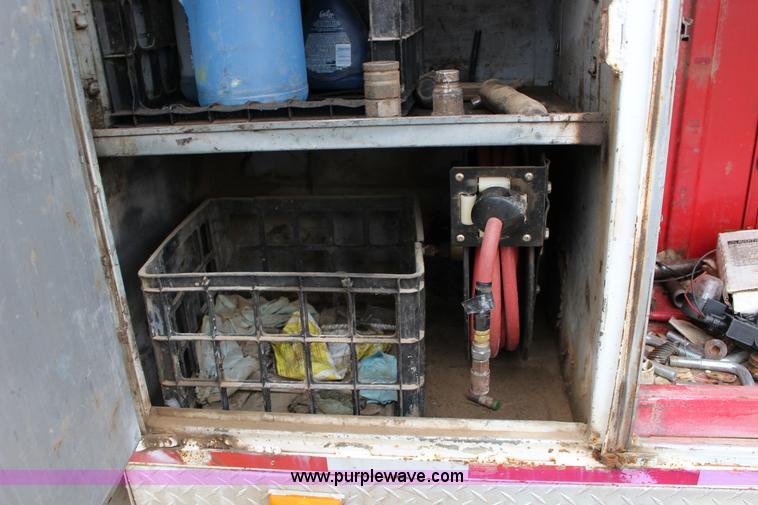 image for item F3457 2000 Peterbilt 378 service truck