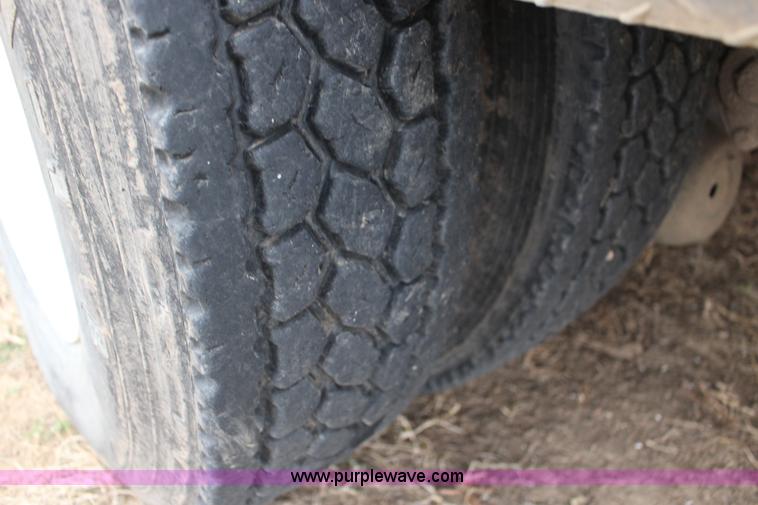 image for item F3457 2000 Peterbilt 378 service truck