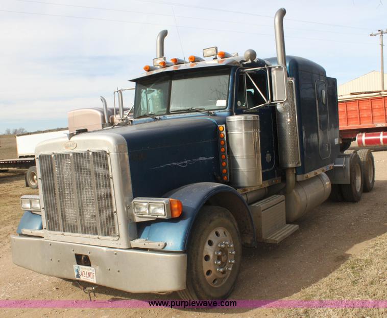 image for item F3458 1995 Peterbilt 379 semi truck