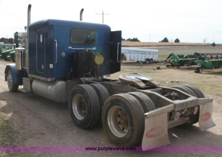 image for item F3458 1995 Peterbilt 379 semi truck