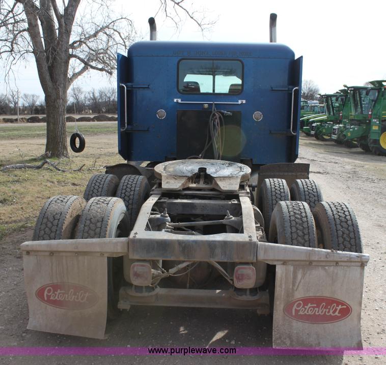 image for item F3458 1995 Peterbilt 379 semi truck