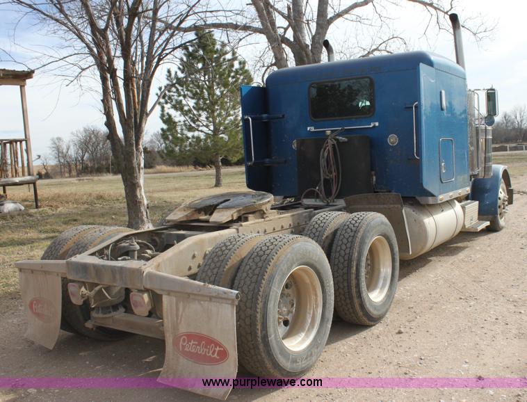 image for item F3458 1995 Peterbilt 379 semi truck