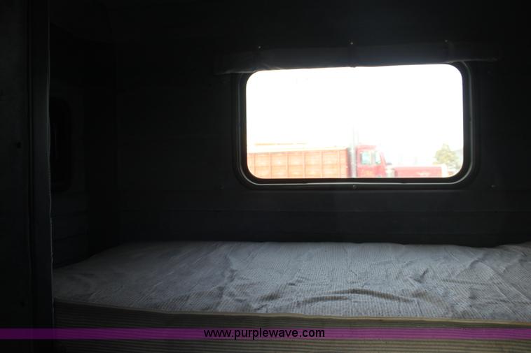 image for item F3458 1995 Peterbilt 379 semi truck