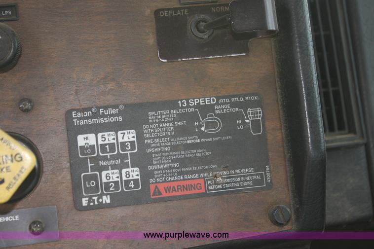 image for item F3458 1995 Peterbilt 379 semi truck