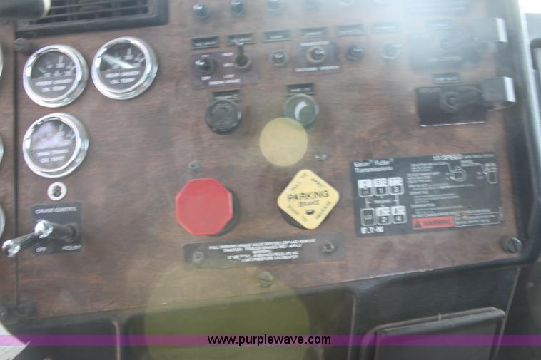 image for item F3458 1995 Peterbilt 379 semi truck