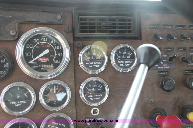 image for item F3458 1995 Peterbilt 379 semi truck