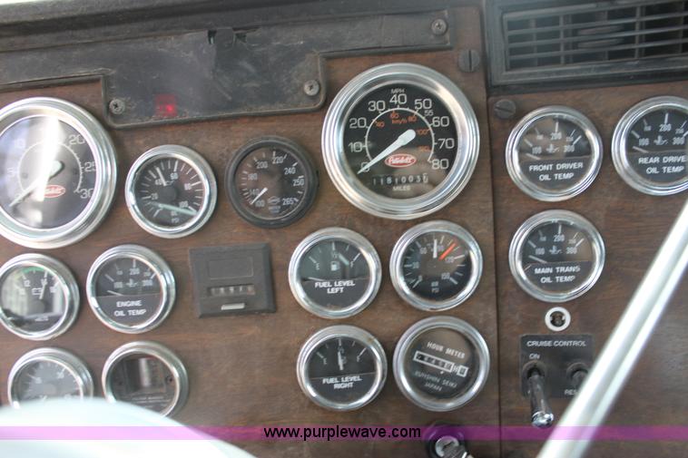 image for item F3458 1995 Peterbilt 379 semi truck