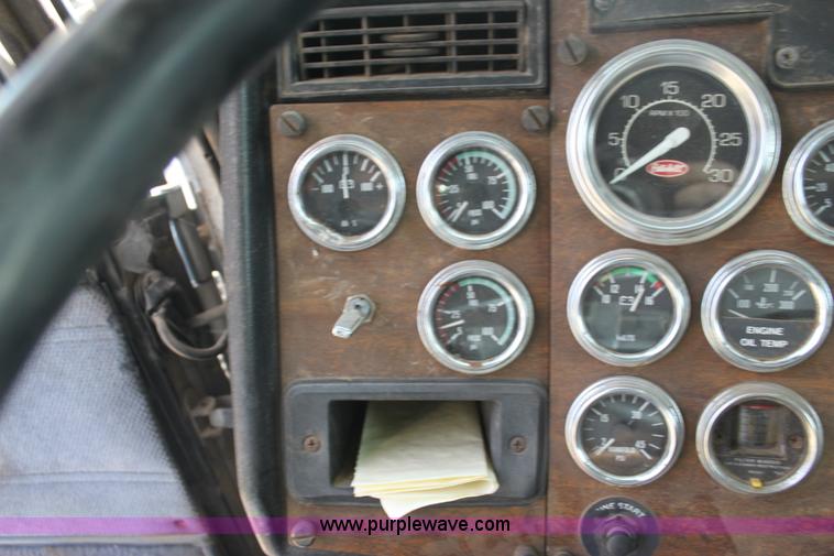image for item F3458 1995 Peterbilt 379 semi truck