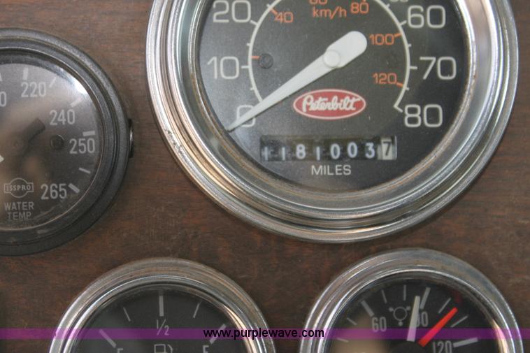 image for item F3458 1995 Peterbilt 379 semi truck