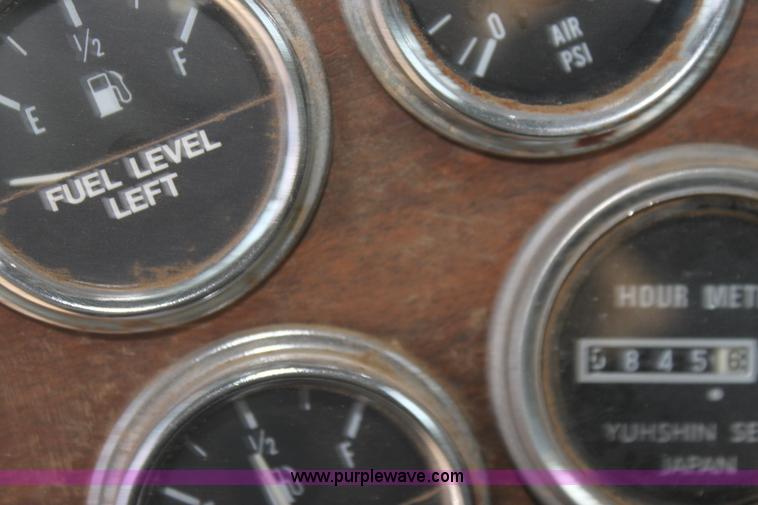 image for item F3458 1995 Peterbilt 379 semi truck