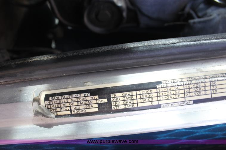 image for item F3458 1995 Peterbilt 379 semi truck