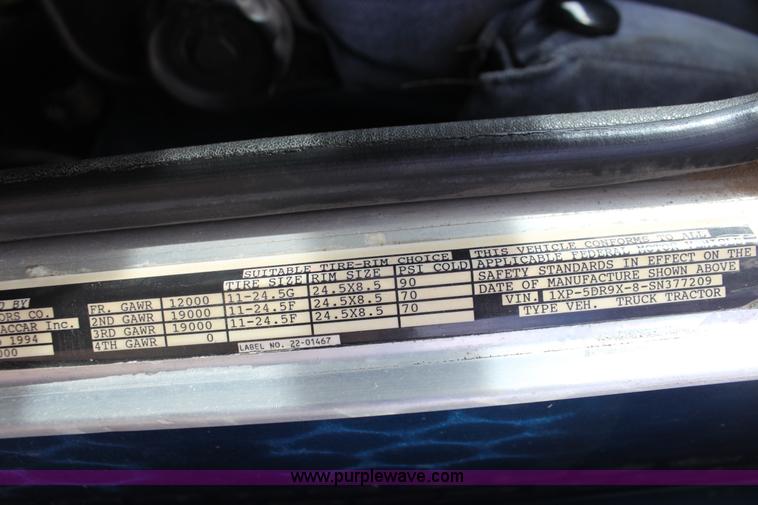 image for item F3458 1995 Peterbilt 379 semi truck