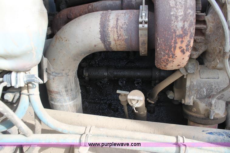 image for item F3458 1995 Peterbilt 379 semi truck