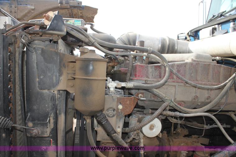 image for item F3458 1995 Peterbilt 379 semi truck