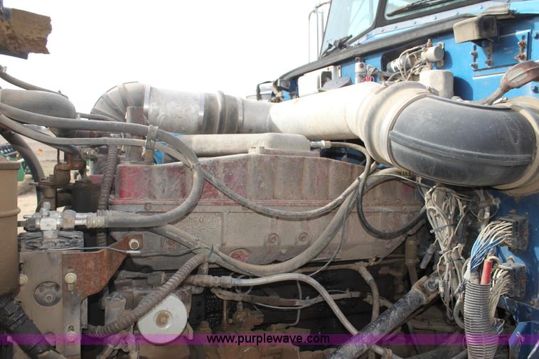 image for item F3458 1995 Peterbilt 379 semi truck