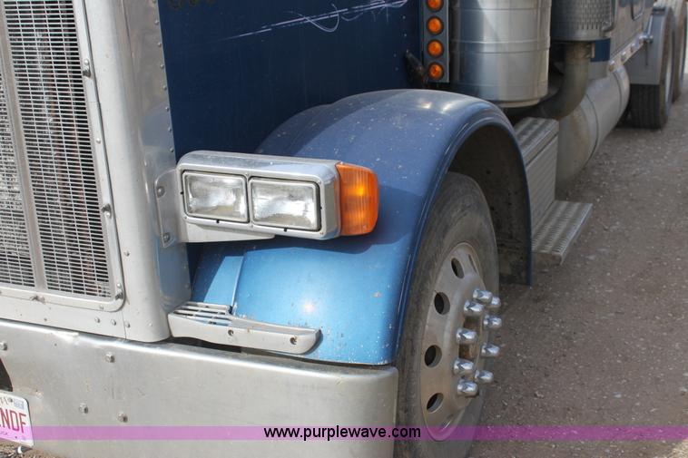 image for item F3458 1995 Peterbilt 379 semi truck